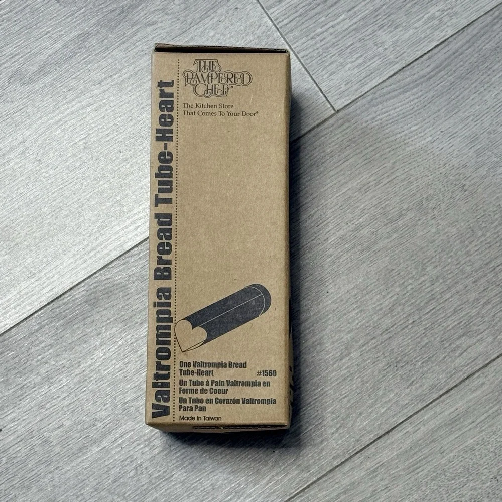 The Pampered Chef Valtrompia Bread Tube Heart Shaped. #1560, New in Box